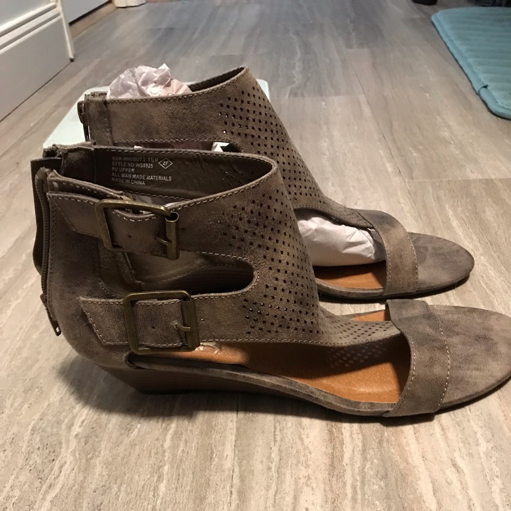 Size 9.5, never worn
